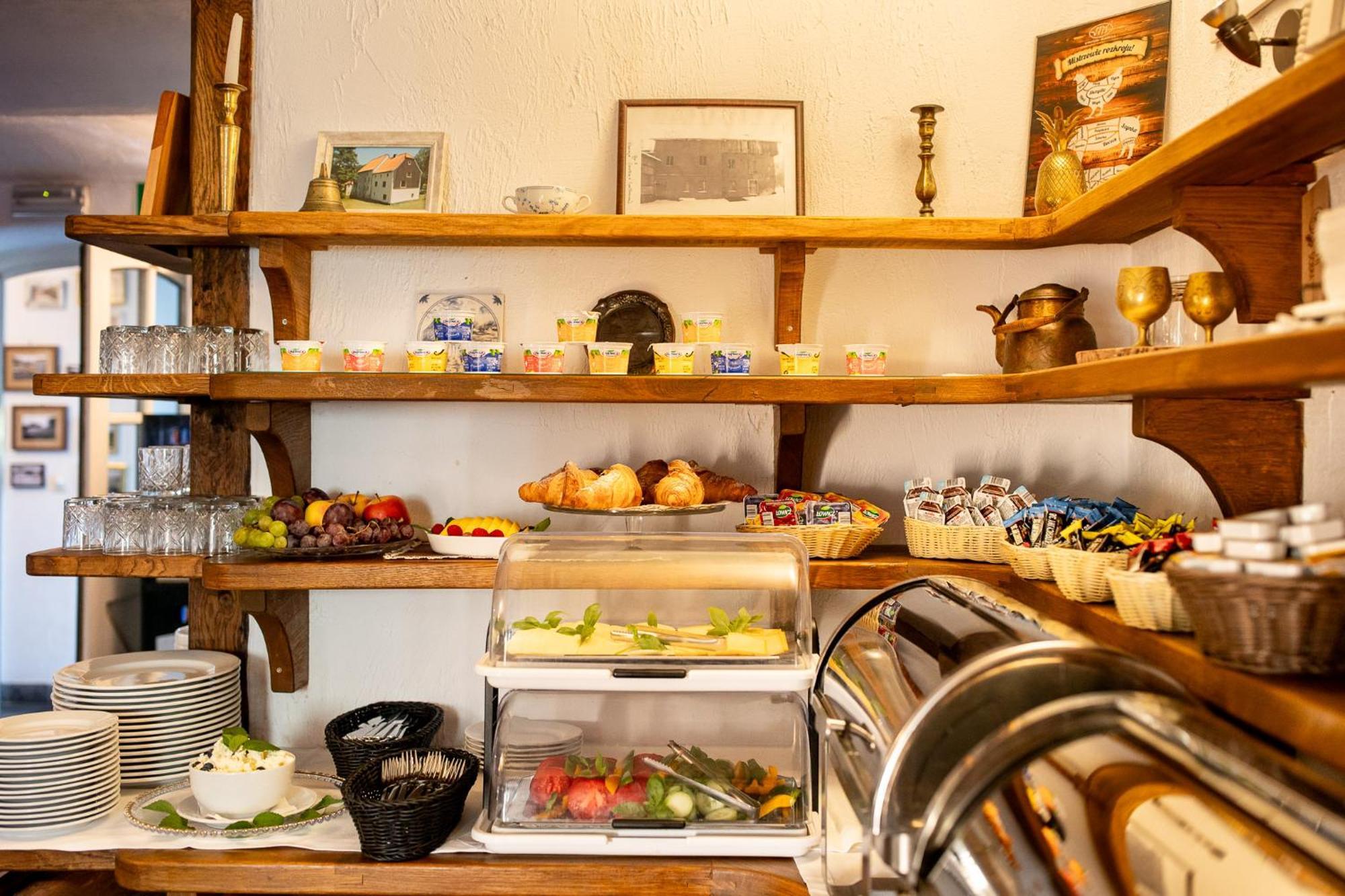 Gosciniec Pod Zajacem Bed & Breakfast Oleśnica Eksteriør bilde