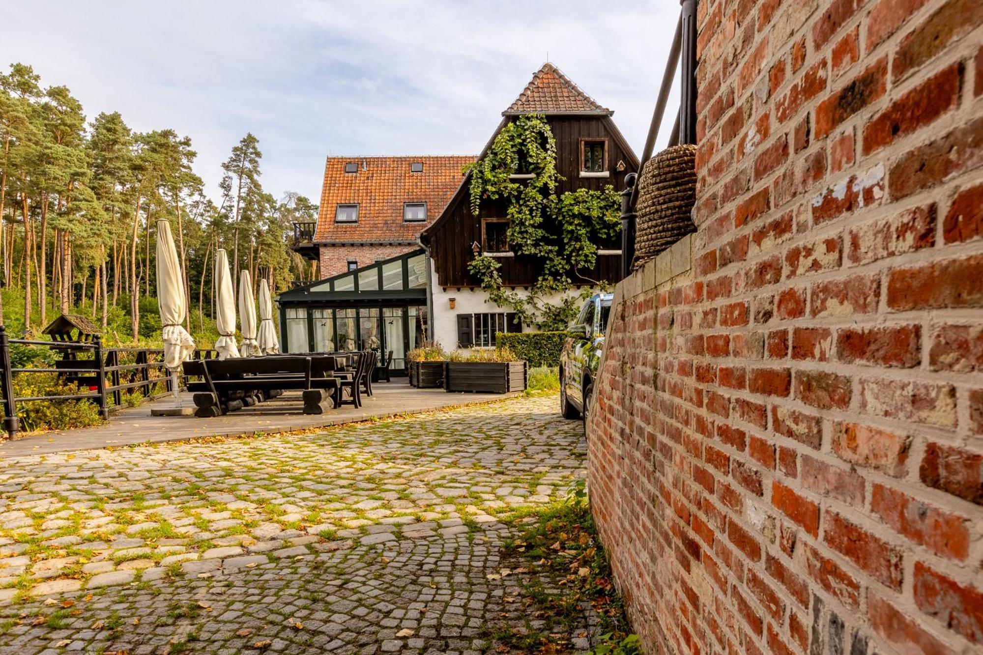 Gosciniec Pod Zajacem Bed & Breakfast Oleśnica Eksteriør bilde