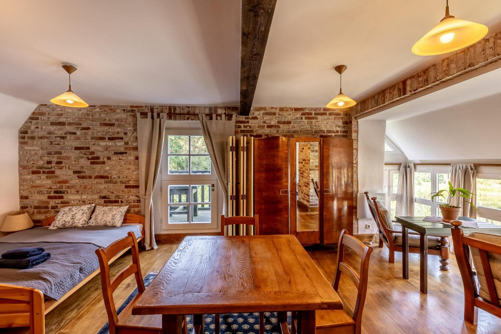 Gosciniec Pod Zajacem Bed & Breakfast Oleśnica Eksteriør bilde