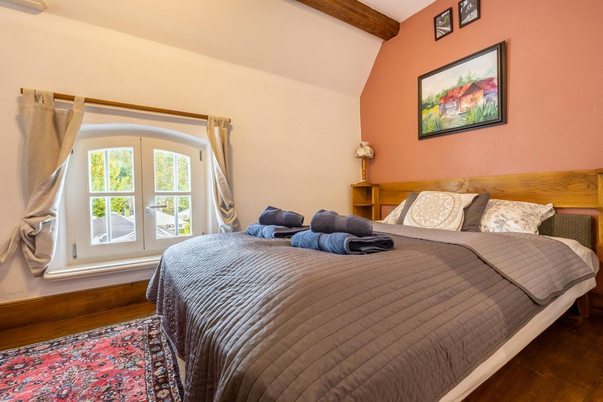 Gosciniec Pod Zajacem Bed & Breakfast Oleśnica Eksteriør bilde