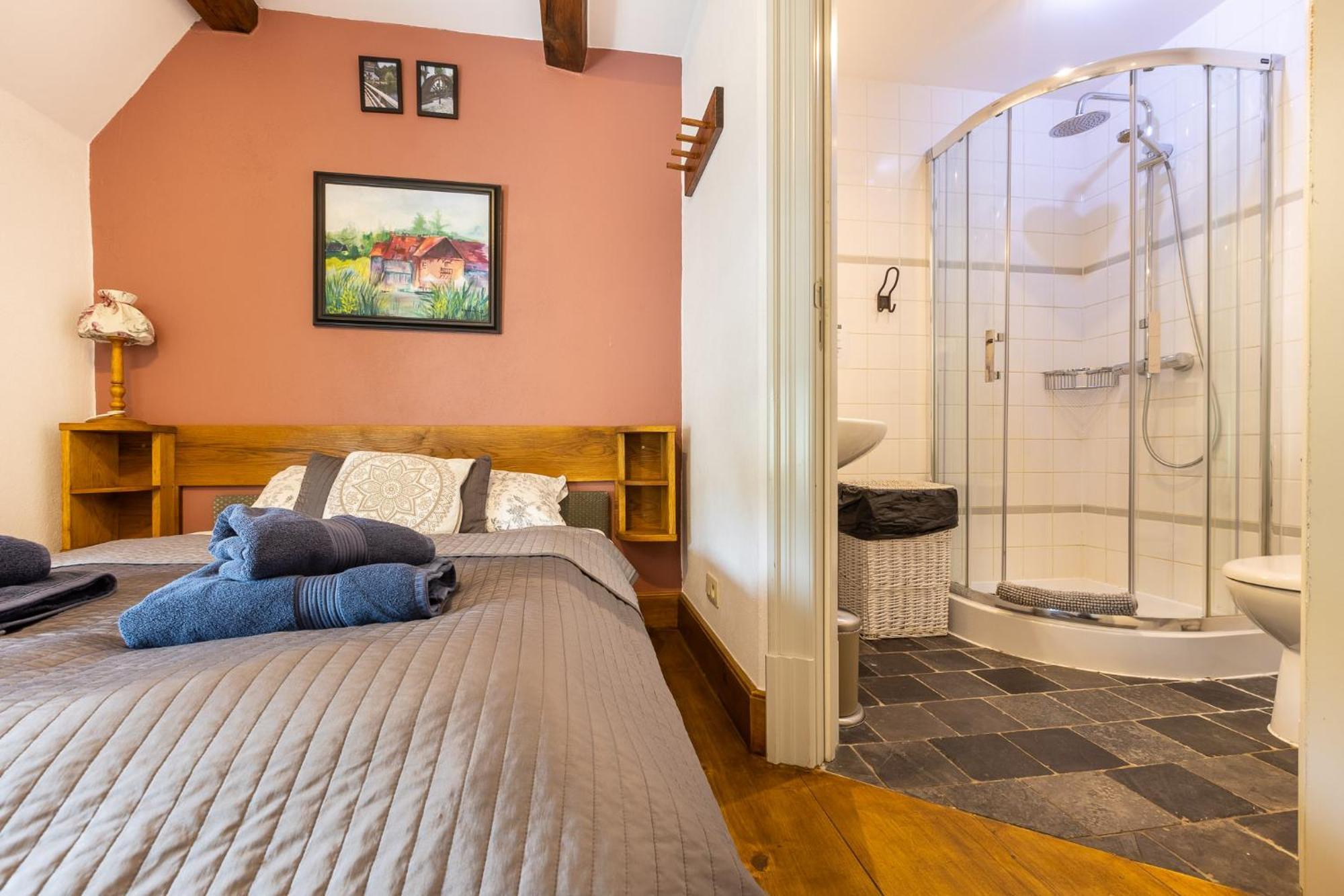 Gosciniec Pod Zajacem Bed & Breakfast Oleśnica Eksteriør bilde