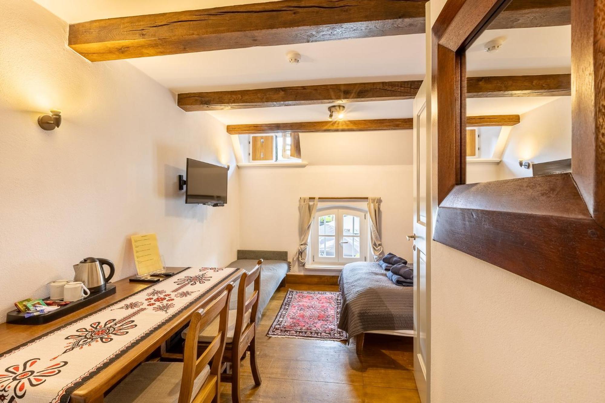 Gosciniec Pod Zajacem Bed & Breakfast Oleśnica Eksteriør bilde