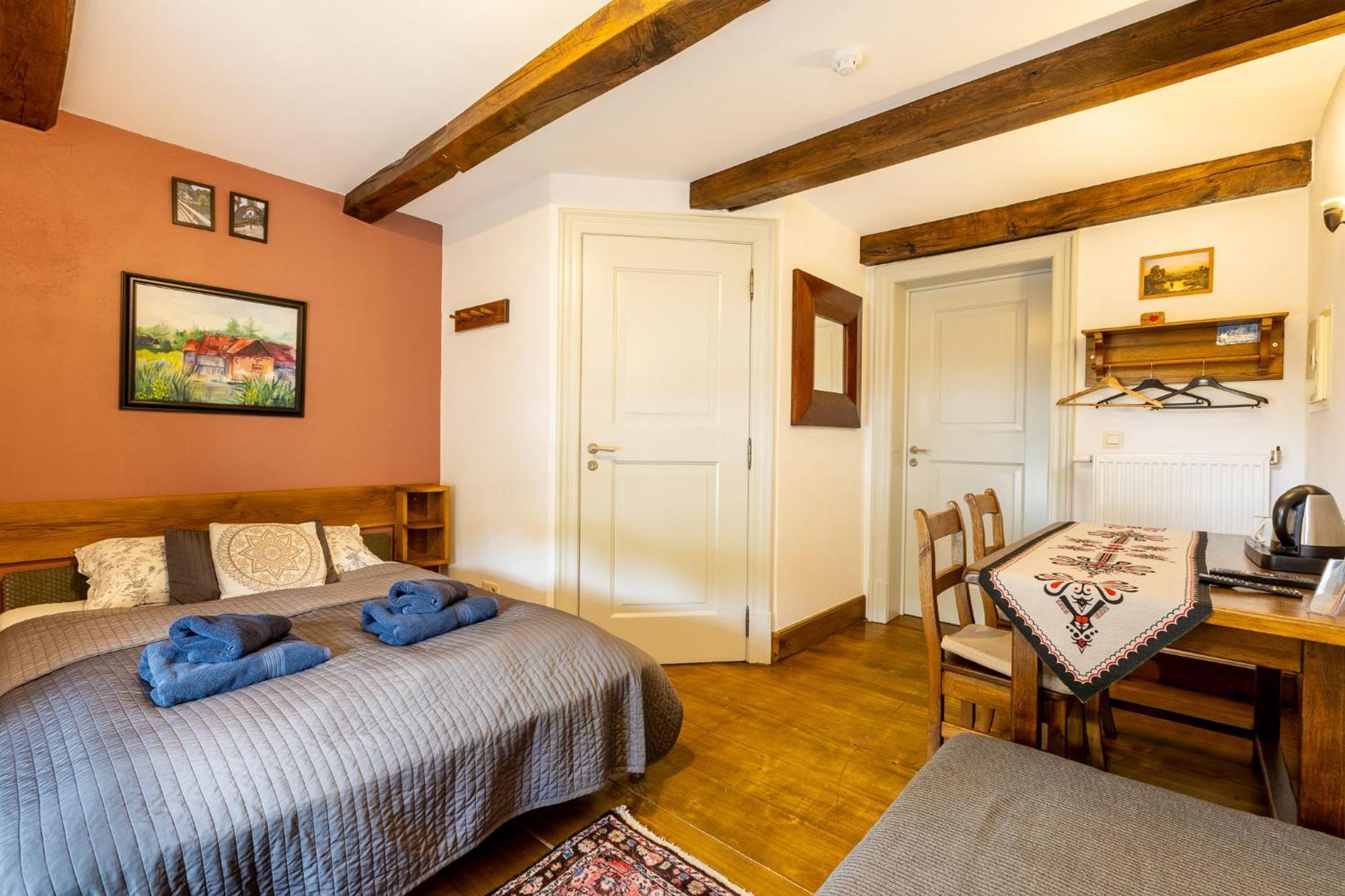 Gosciniec Pod Zajacem Bed & Breakfast Oleśnica Eksteriør bilde